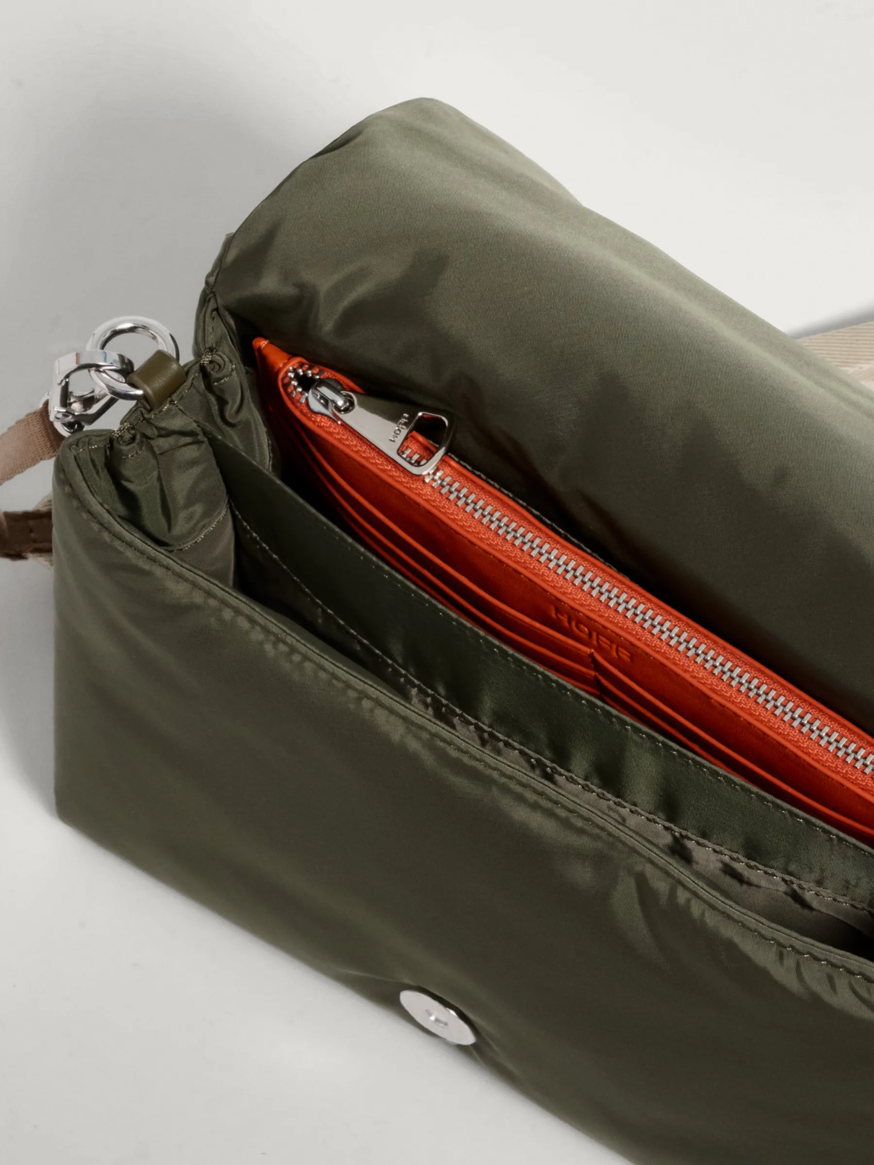 sac_bandouilire_everest_n_4.webp Store HOFF SAC BANDOUILIÈRE EVEREST NYLON VERT FONCÉ